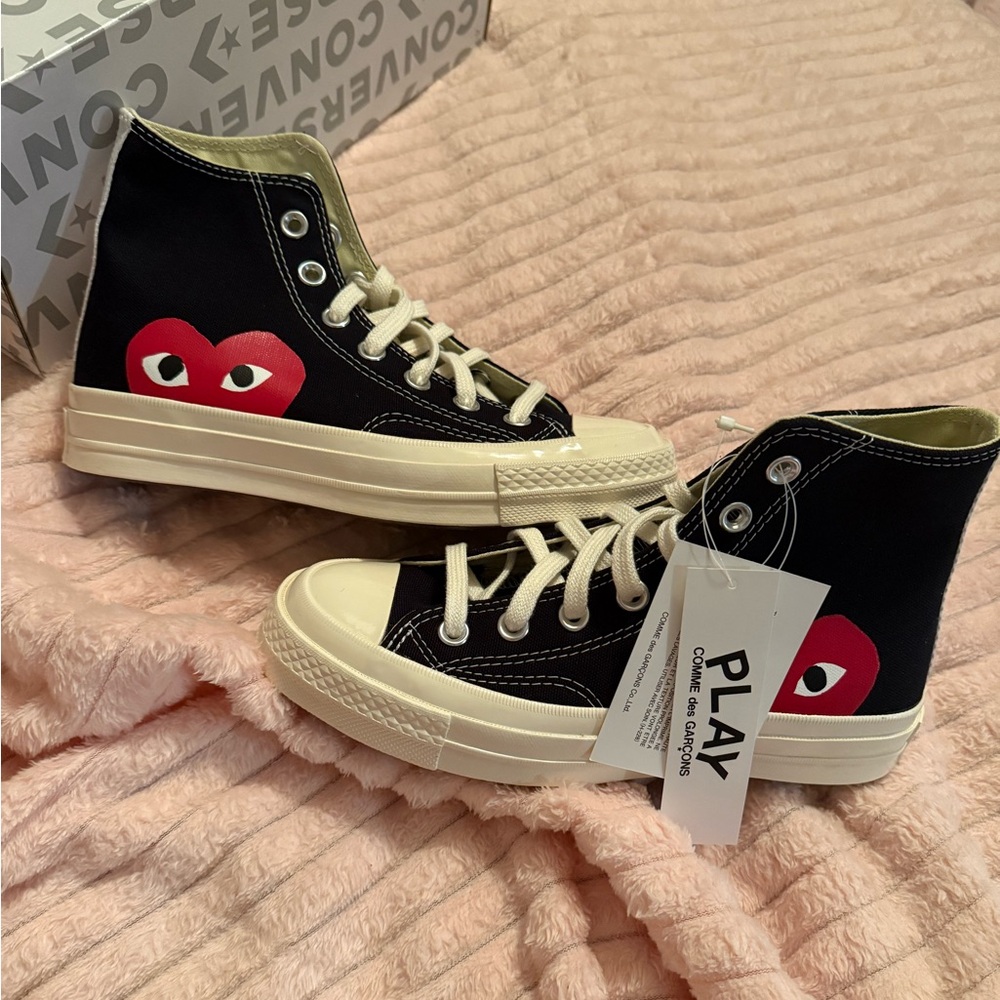 Converse x COMME des GARÇONS PLAY
Black High-Tops with Red Heart
